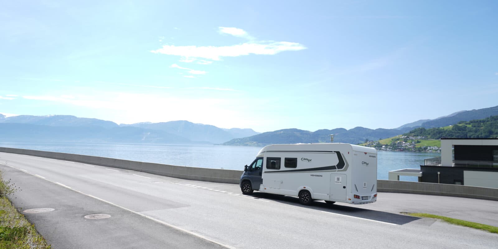 Ferda Campr bobil i Hardangerfjorden