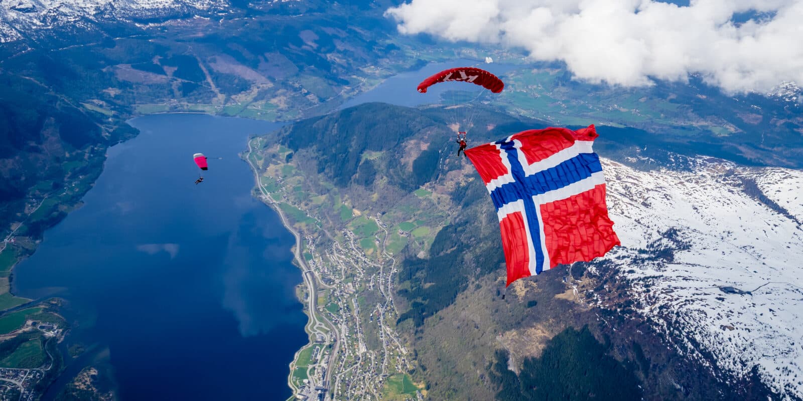 Flag Jumps Voss Fallskjermklubb