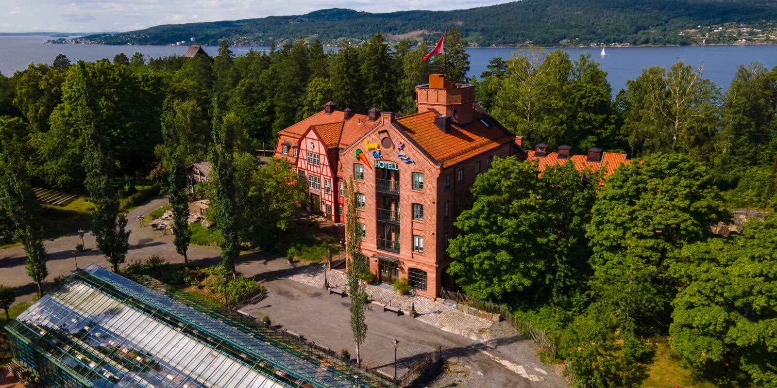 Ramme Fjordhotell og kulturdestinasjon del av Unike Hoteller som har Havlystparken og Norges største private Munch samling partner av Tilbring i Hvitsten nær Oslo