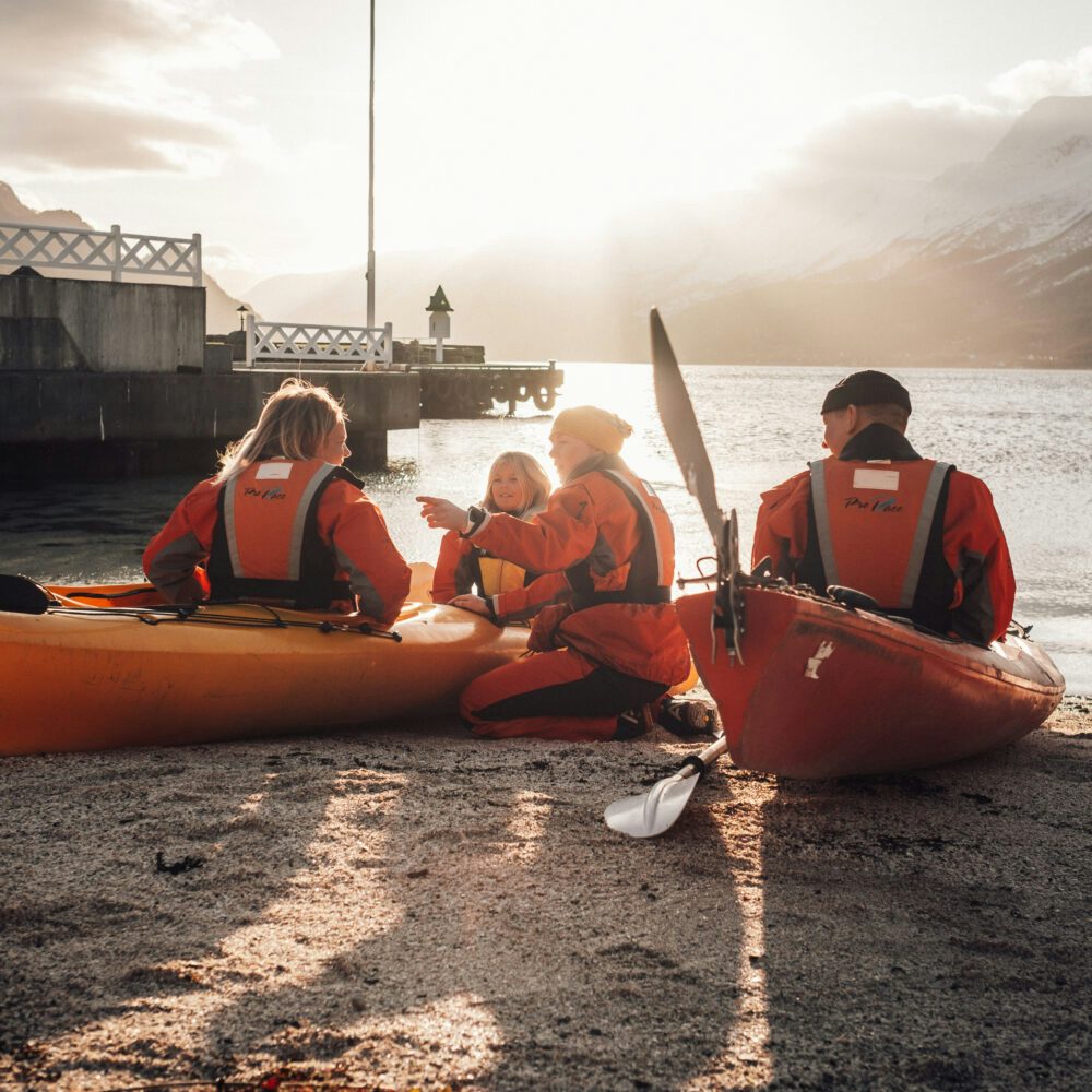 Kajakk i Hardangerfjord ved Hotel Ullensvang