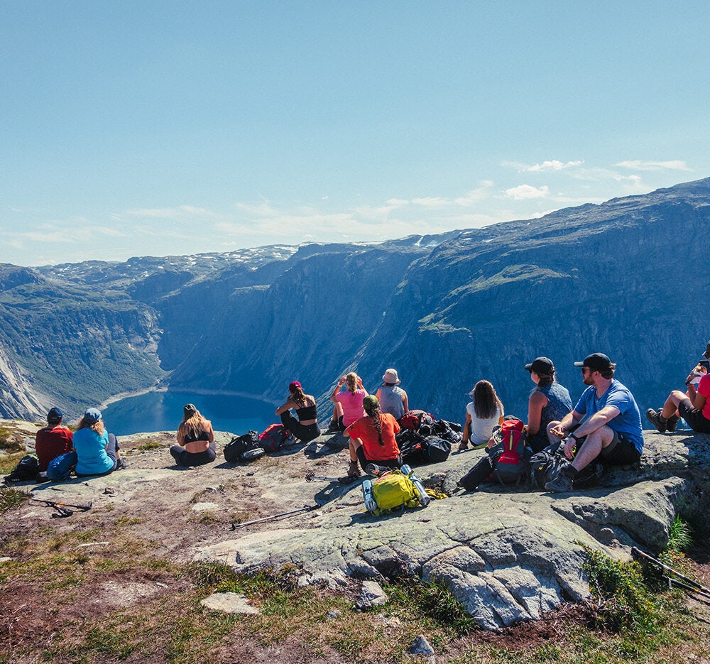 Sunset Sunrise tur til Trolltunga med Trolltunga Active i Hardangerfjorden