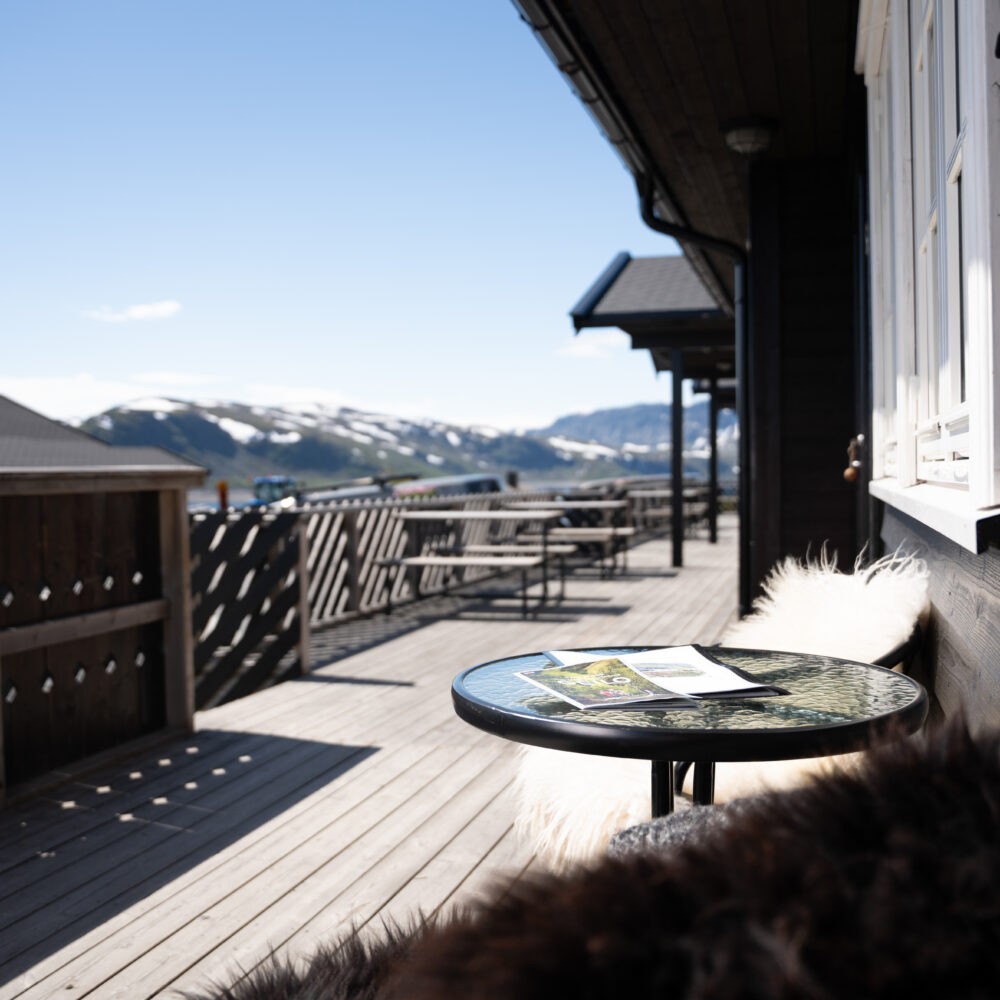 Utsikt fra verandaen på Storestølen Fjellhotell