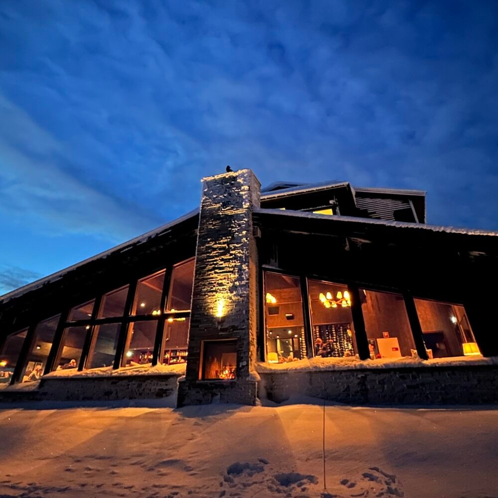 Pellestova Hotell Hafjell, fasade under blåtimen