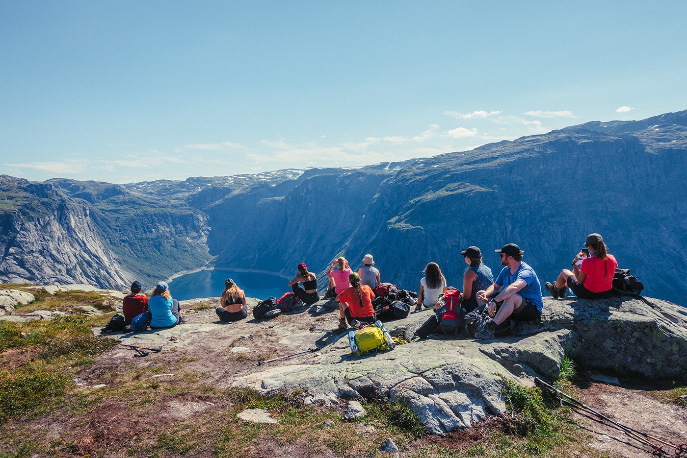 Sunset Sunrise tur til Trolltunga med Trolltunga Active i Hardangerfjorden