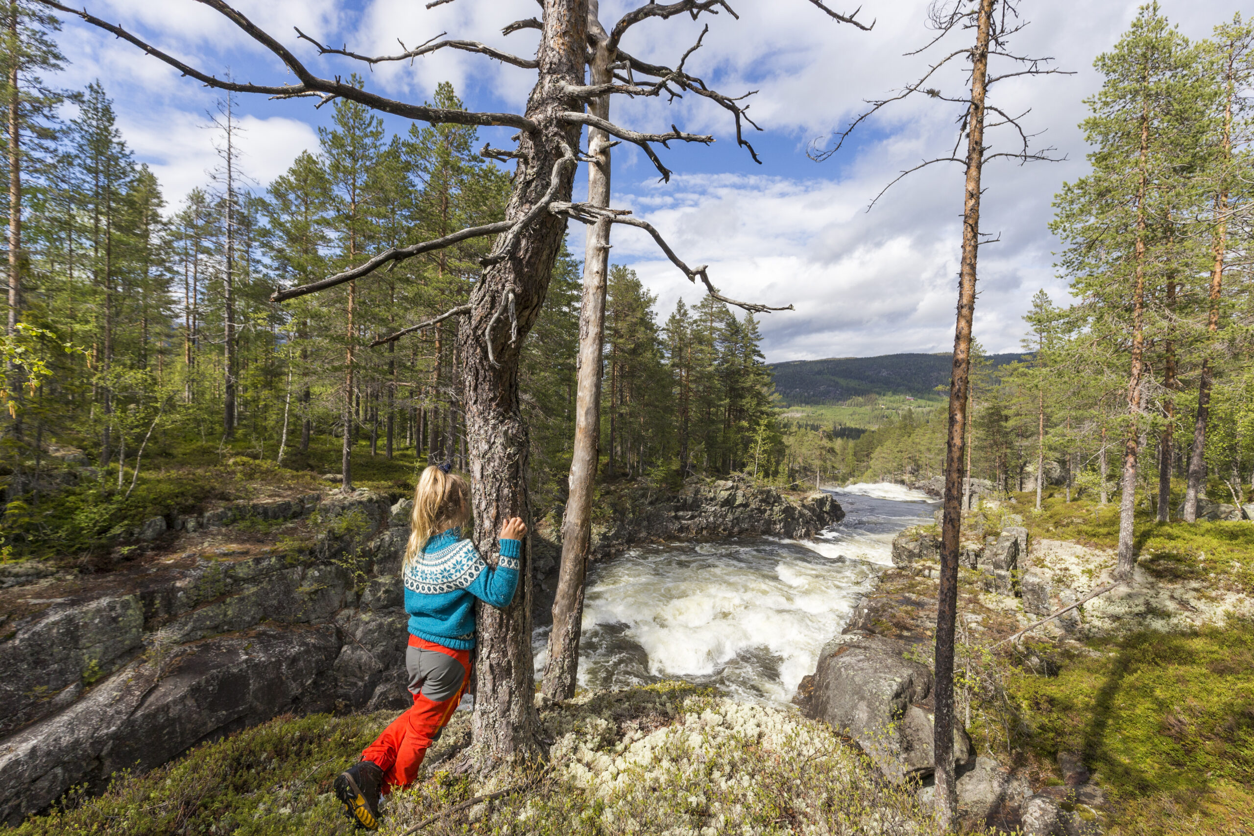 Ut på tur på våren i Valdres