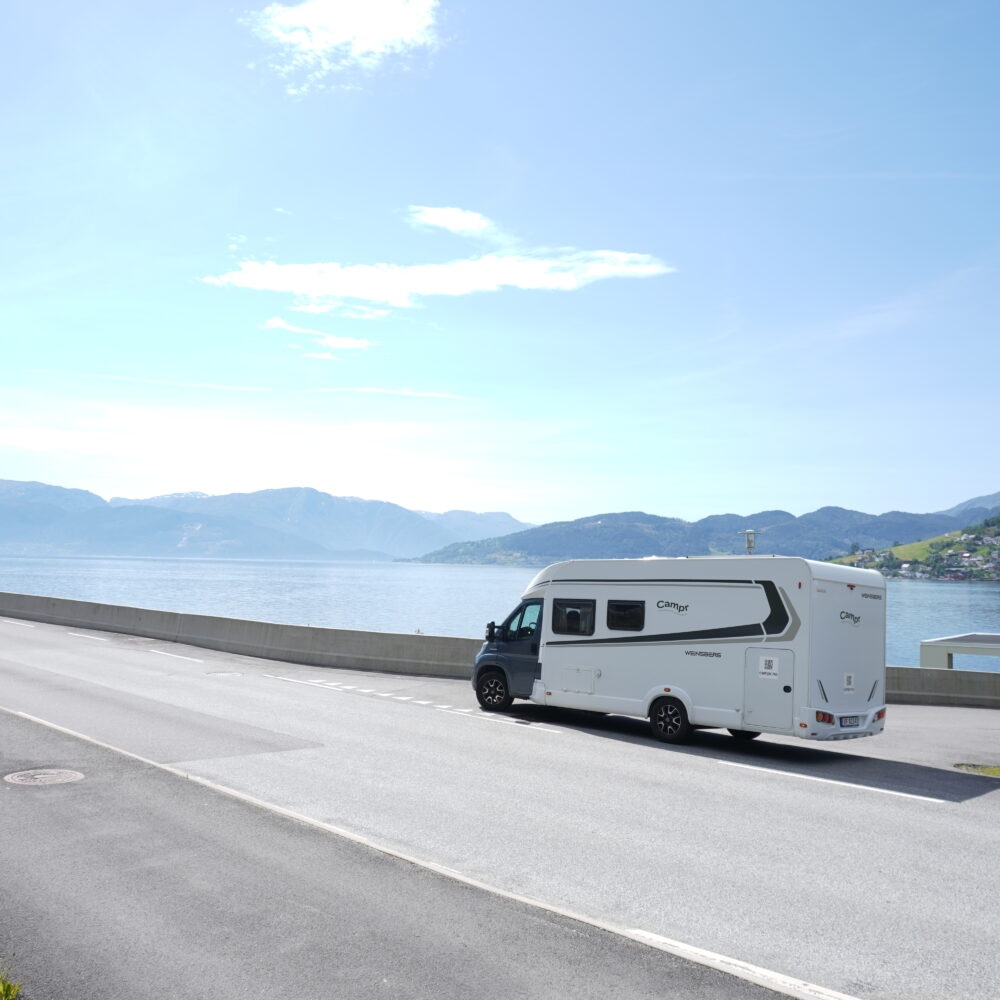 Ferda Campr bobil i Hardangerfjorden