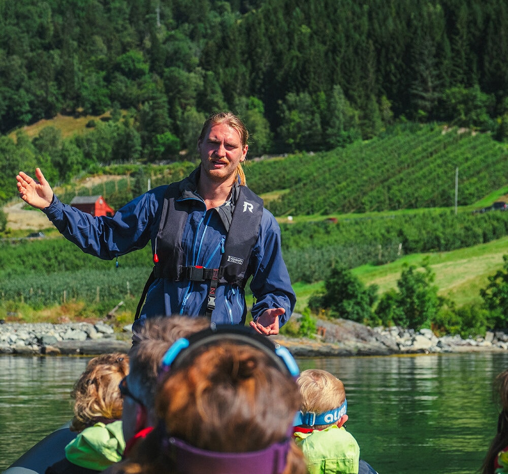 Trolltunga RIB fjordsafari i hardangerfjorden ved Odda og Hotel Ullensvang