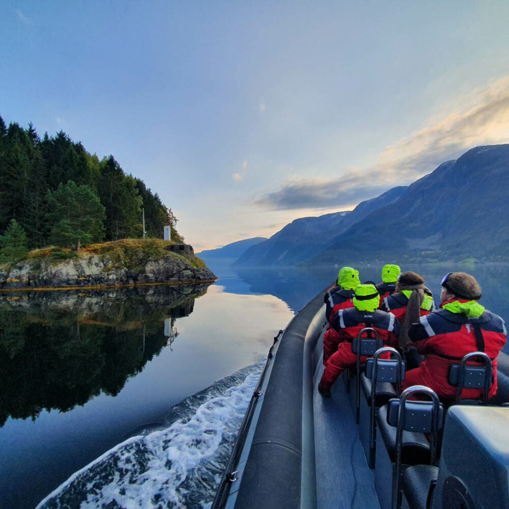 Trolltunga RIB fjordsafari i hardangerfjorden ved Odda og Hotel Ullensvang