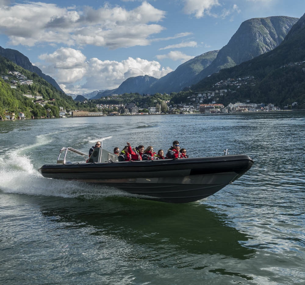 Trolltunga RIB fjordsafari i hardangerfjorden ved Odda og Hotel Ullensvang