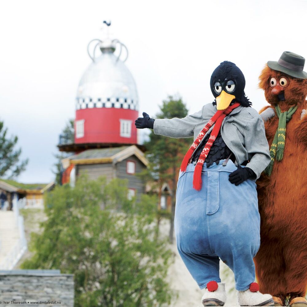 Solan og Ludvig på Flåklypatoppen hos Huset Aukrust i Alvdal
