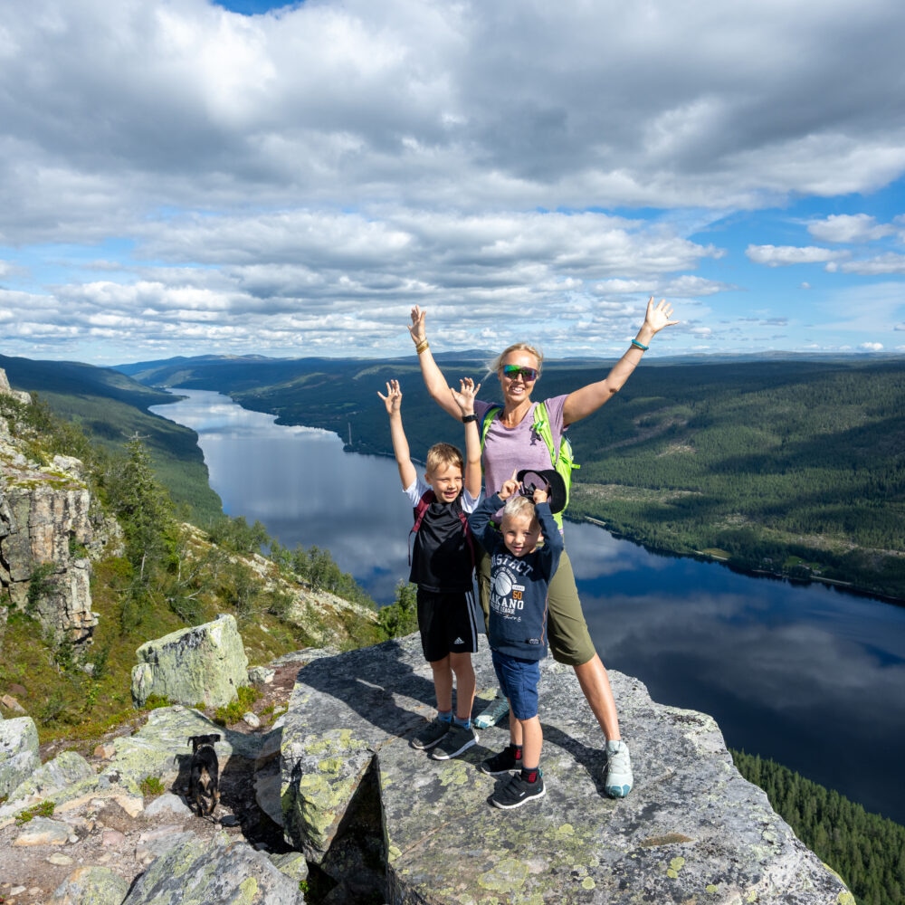 Familie på toppen av Skagvola på Trysil