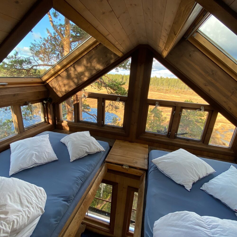 Seng på Himmelhytta til tretopphytter.no