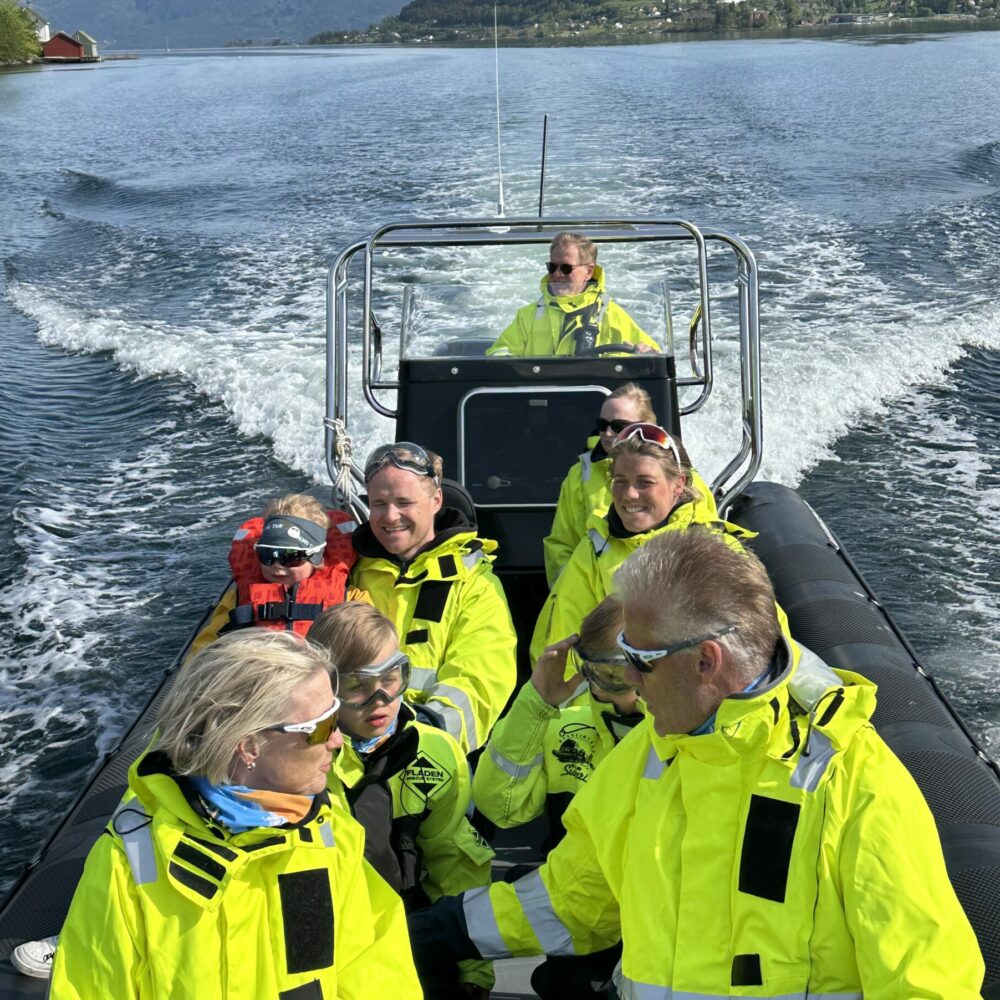 Gruppe på tur med Norheimsund RIB Seafari