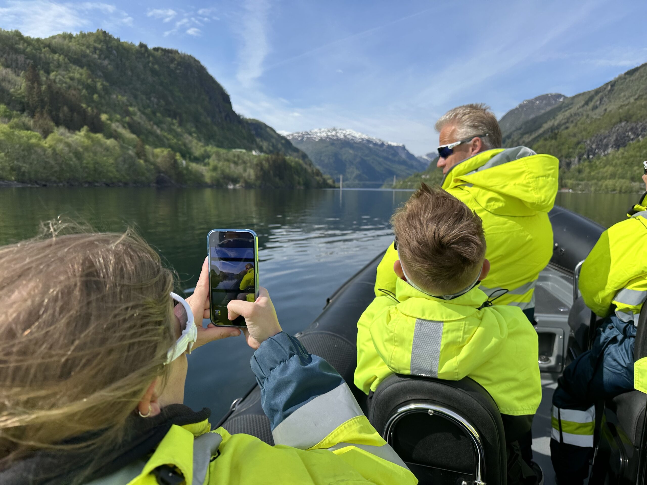 Bilde fra båt med Norheimsund RIB Seafari
