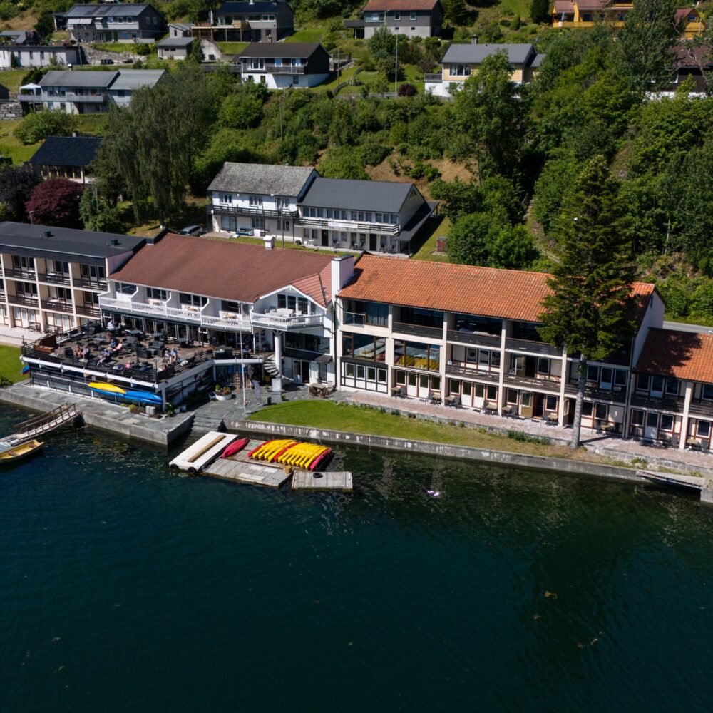 Be Nature - Strand Fjordhotel - view on hotel from sky-drone
