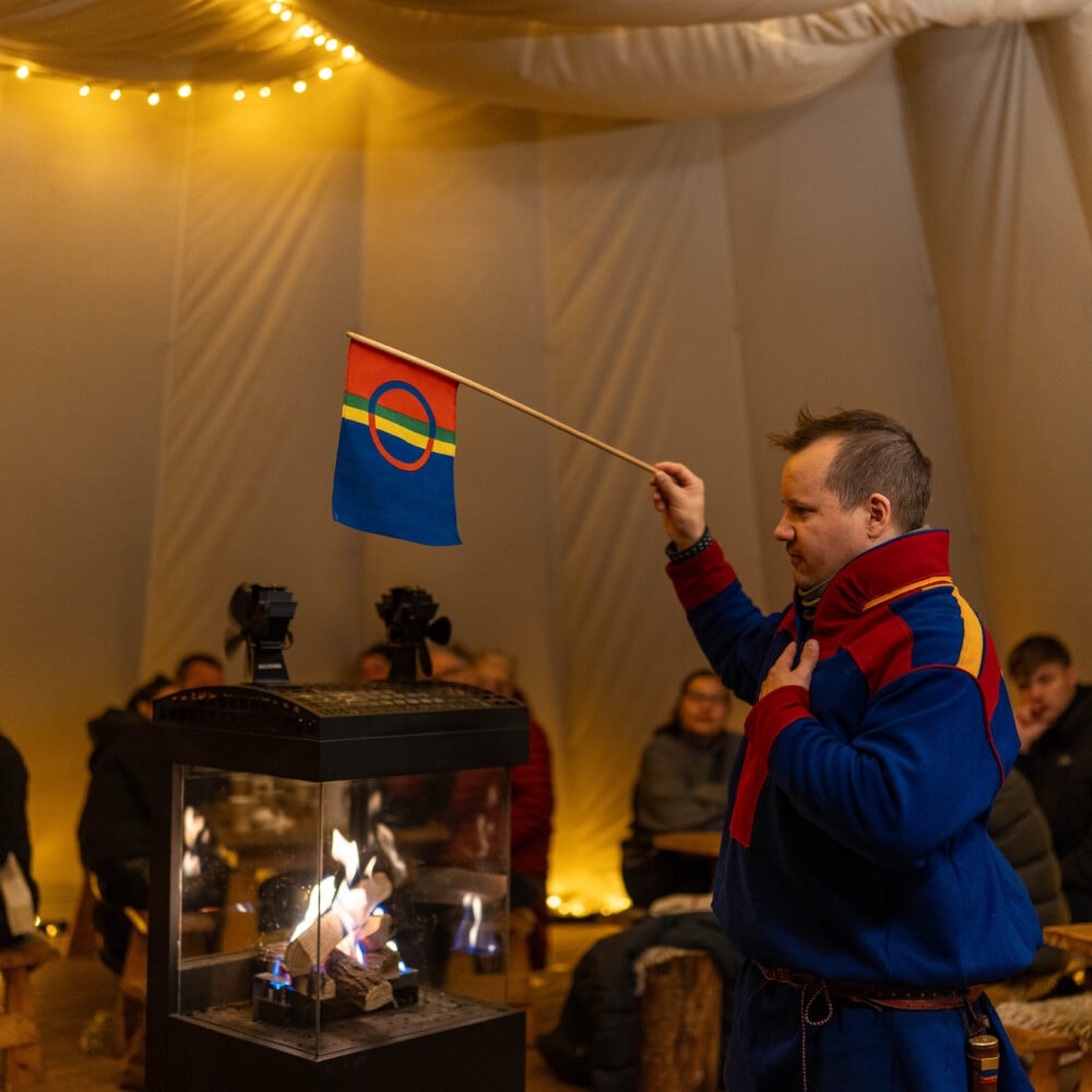 Reinsdyr og samisk kultur arktisk eventyr hos Tromsø Lapland partner av Tilbring med rabattkode coupon code discount