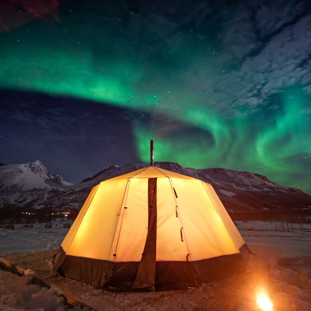 Overnatting i lavvo og reinsdyrslede – arktisk eventyr hos Tromsø Lapland partner av Tilbring med rabattkode coupon code discount
