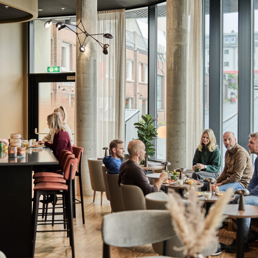 Smart Hotel Bodø mennesker i fellesområde