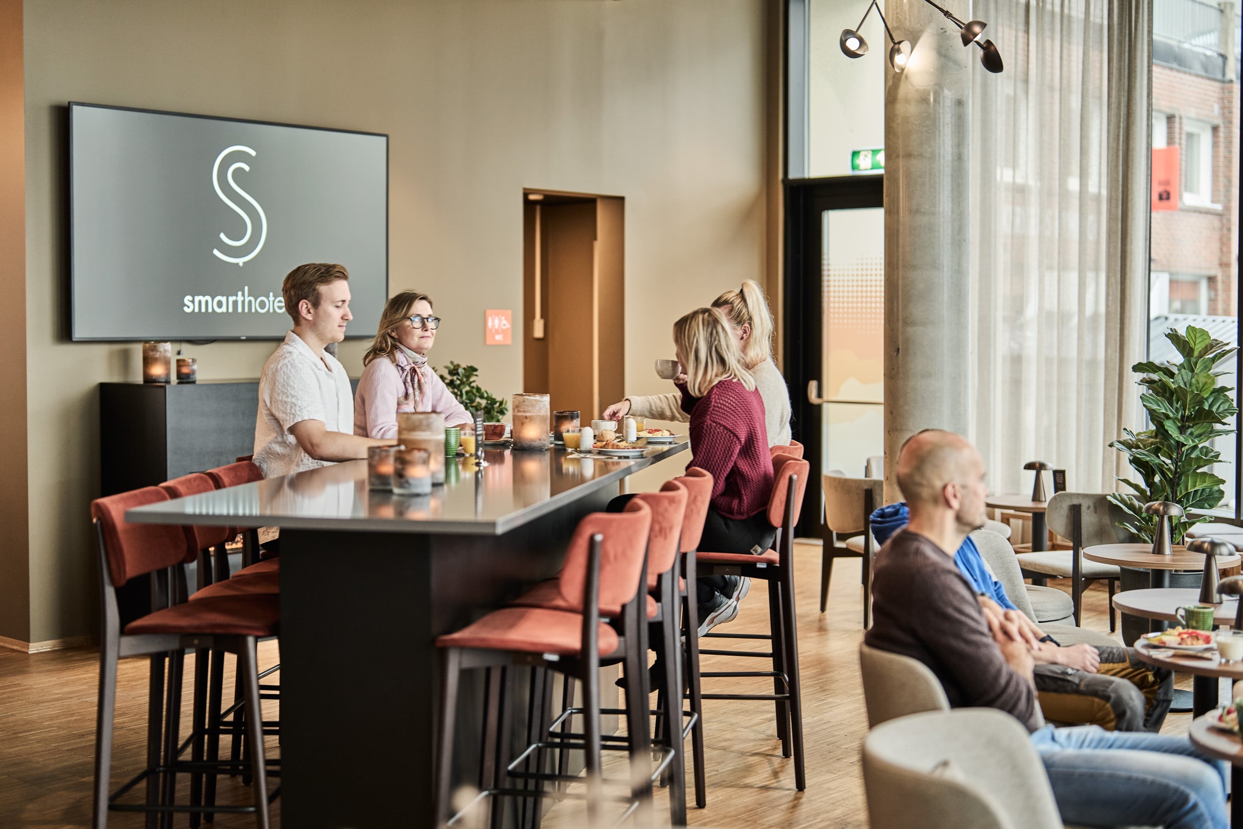 Smart Hotel Bodø mennesker i fellesområde