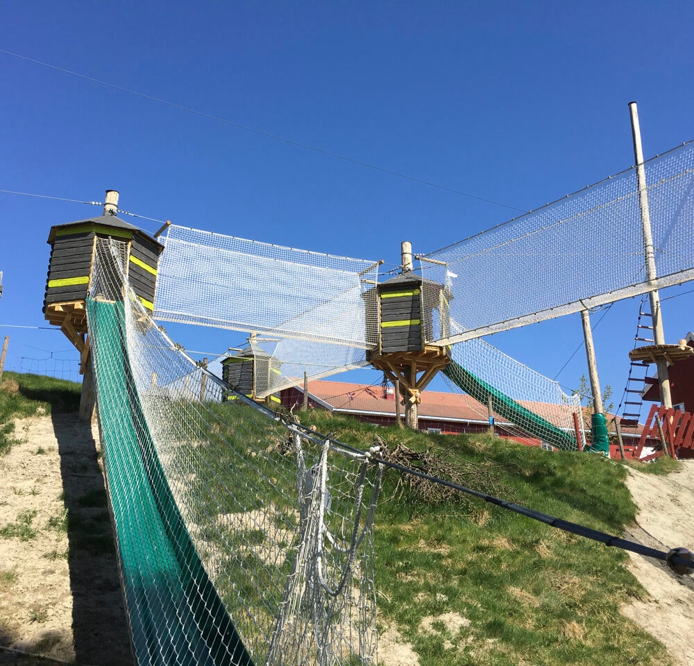 Høyt & Lavt Vestfold klatrepark i vestfold perfekt for barnefamilier og alle aldre partner av Tilbring med rabattkode