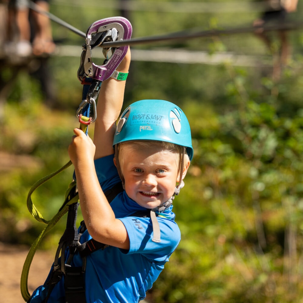 Høyt & Lavt klatrepark i Kristiansand partner av Tilbring familievennlige aktiviteter i Agder med rabattkode i Norges triveligste reiseportal