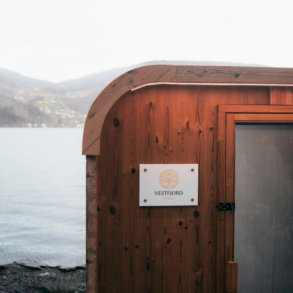 Ytre Arna Sauna som er en del av Vestfjord Sauna, partner av Tilbring med rabattkode som gir 10% rabatt. Ofte billigst