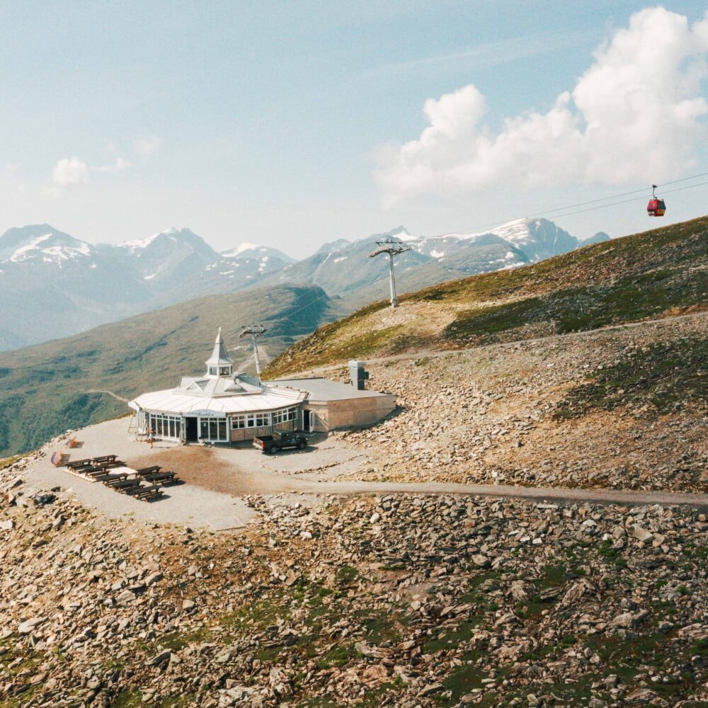 Strandafjellet turdestinasjon og skibakke med Gondol i Møre og Romsdal partner av Tilbring med rabattkode