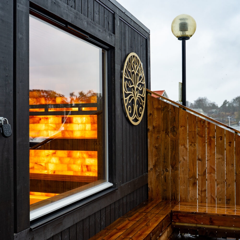 Hjellestad Sauna som er en del av Vestfjord Sauna, partner av Tilbring med rabattkode som gir 10% rabatt. Ofte billigst