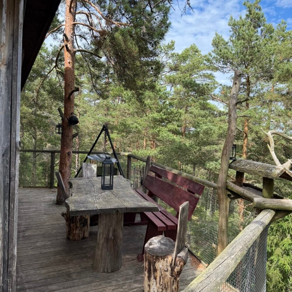 Elghytta hos Tretopphytter på Grensen partner av Tilbring i Østfold med rabattkode Tilbring ofte rimeligste pris